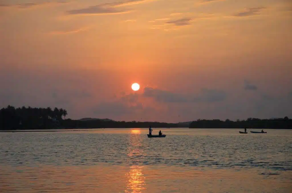 How to get from Puerto Escondido to Chacahua, Mexico