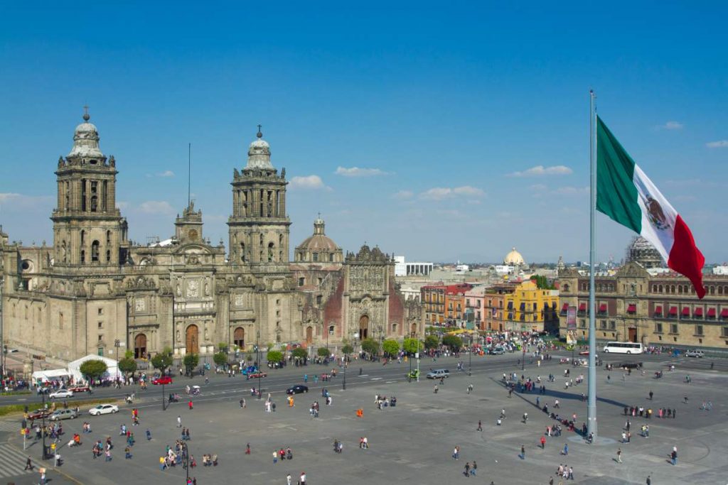 Wat is de goedkoopste optie om van Puerto Vallarta naar Mexico City te gaan?